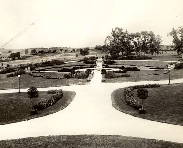Sunken Garden at North Side Longview Residence