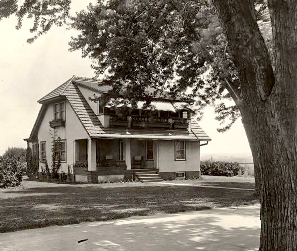 Residence of J. T. Hook, Mgr. Saddle Horse Dept.