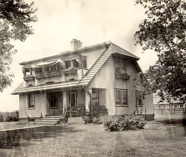 Residence of F. W. Barber, Mgr. Jersey Cattle Dept.