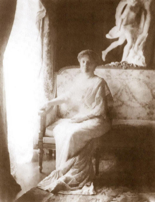 Ella Wilson Long, 1911.  This formal portrait was taken in Kansas City in the drawing room at Corinthian Hall.